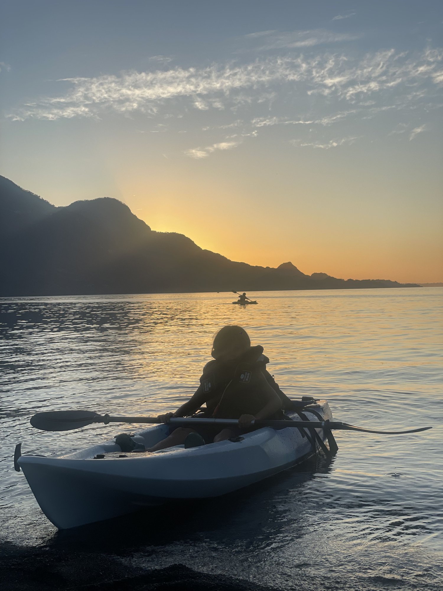 Kayak al atardecer en el Lago Ranco
